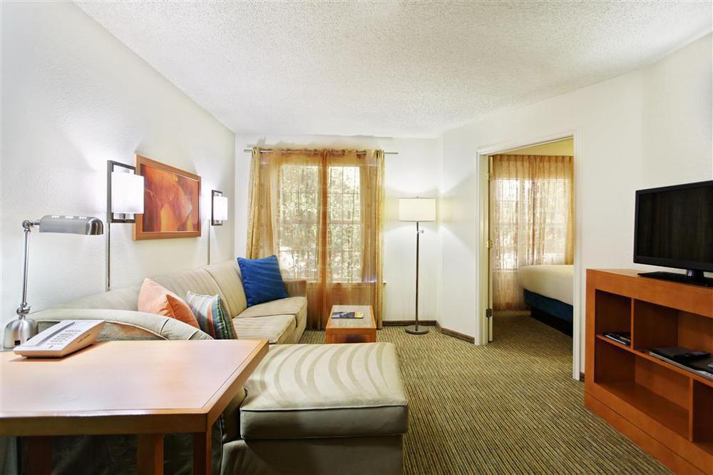 Hyatt House Austin Arboretum Стая снимка